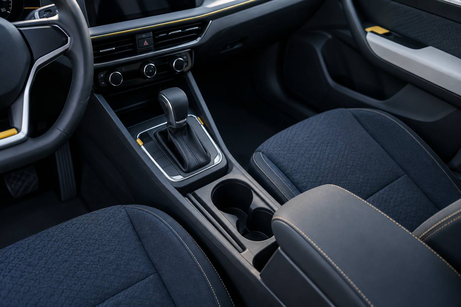 Console centrale epuree vue depuis le siege conducteur